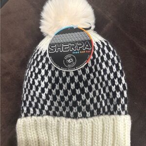 BRAND NEW WITH TAGS Sherpa Black and White Knit Hat with Pom